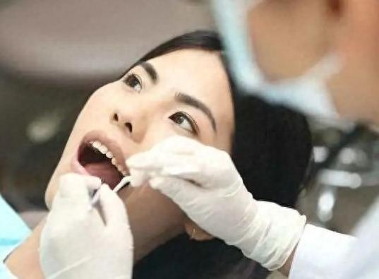 在北碚区，去哪个牙科医院看牙比较好呢？这两家医院不仅口碑优良，还可以使用医保，并且提供详细的价格表。(图2)