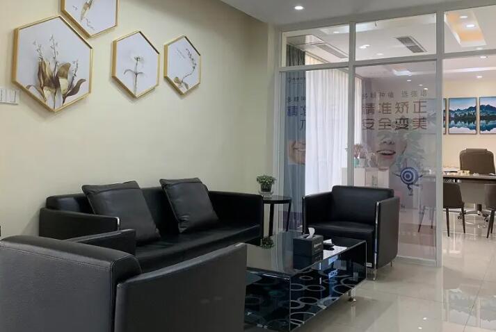 青岛诺德刘金华隆胸真的挺不错的，做曼托假体隆胸2.3w起