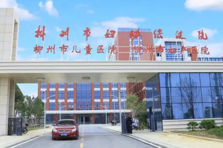 柳州托槽矫正牙齿医院排名前几推荐，专家黄文副主任医师领衔(图2)