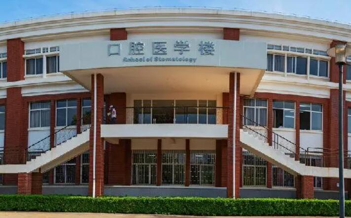 昆明医科大附属口腔医院矫正牙齿需要多少钱？价格表+牙齿矫正案例