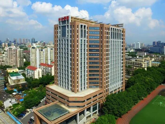 南京取隆胸假体哪个医院好？瑞姿、德恩美科、七度等这10家都不错！(图2)