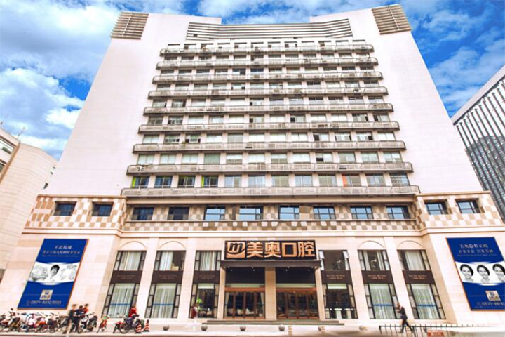 2025杭州假性地包天推荐前十牙科医院都是哪里？杭州仁可口腔门诊部好评双双爆表