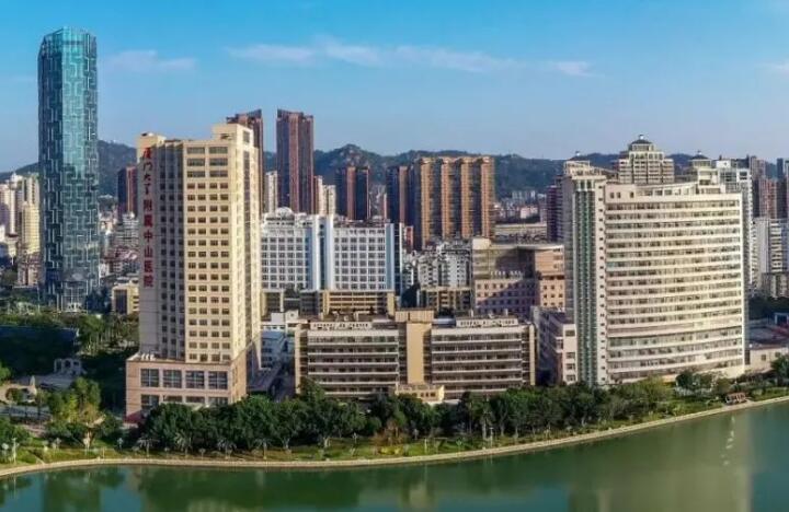 中山牙科医院收费价目表还挺详细，不仅有种植牙多少钱一颗