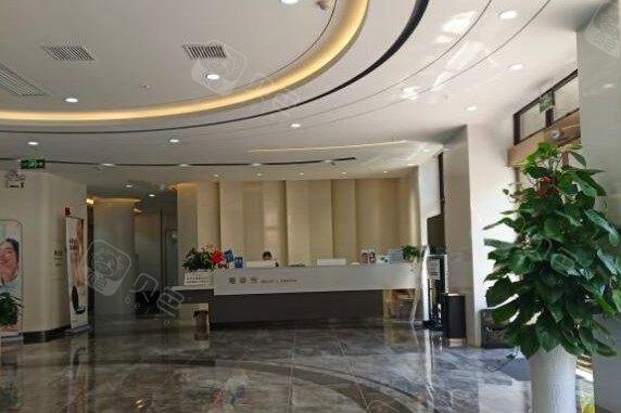 长沙中诺口腔医院价格，自锁矫正一年案例返图