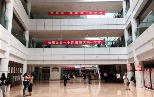 宁波哪些公立口腔医院提供综合牙科治疗服务，海曙区口腔医院配备多种先进设备(图2)