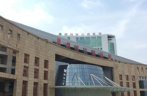 梧州市人民医院口腔科收费一览：牙齿矫正最低15000元、种植牙1800元起，费用详细解析
