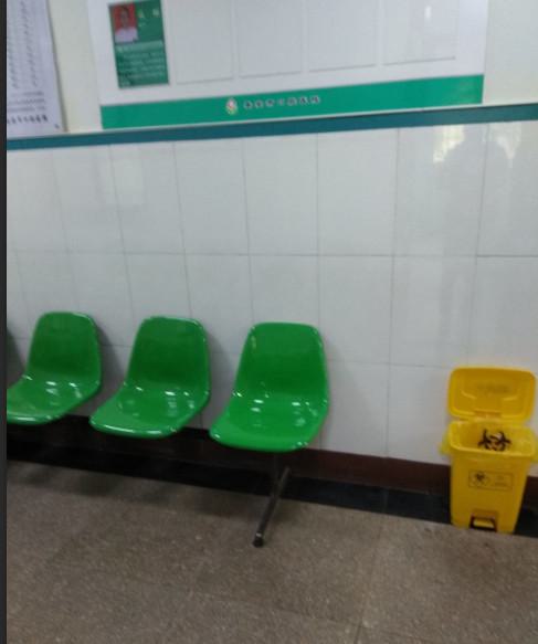 这份泰安市口腔医院价格被整理成了表格，内含种植牙收费