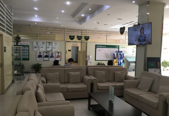 大众口腔医院牙齿种植费用详解：价格表一览，了解各项治疗收费是否合理
