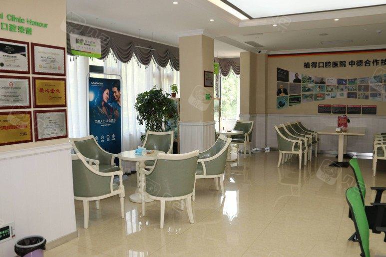 驻马店口腔治疗：百口腔种植价钱曝光，矫正价格惊喜！