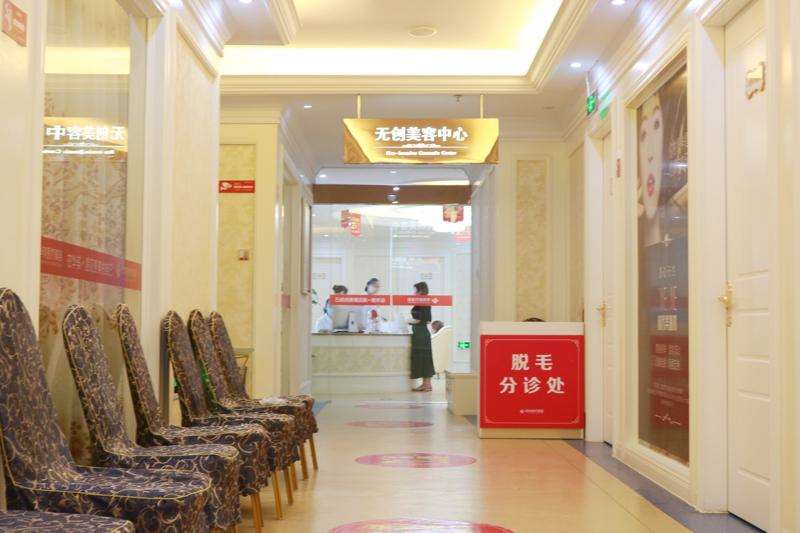 厦门玻尿酸丰唇哪些医院可以做？欧菲、海峡医疗美容、华美整形口碑实力不俗(图3)