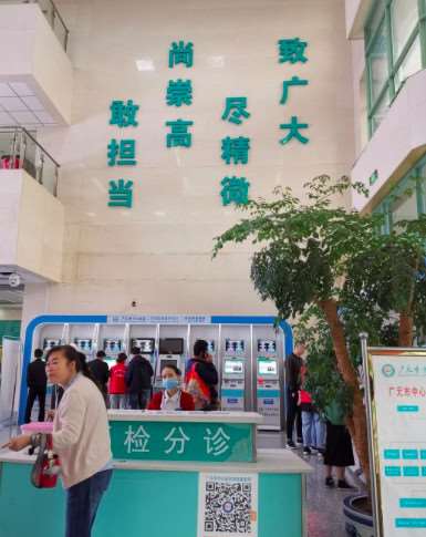 广元市中心医院眼部2025价格表推出~ 埋线去眼袋