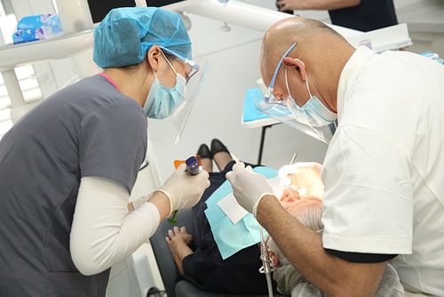 老人全口种植牙费用表你知道吗？奥齿泰、瑞士iti等价格分析