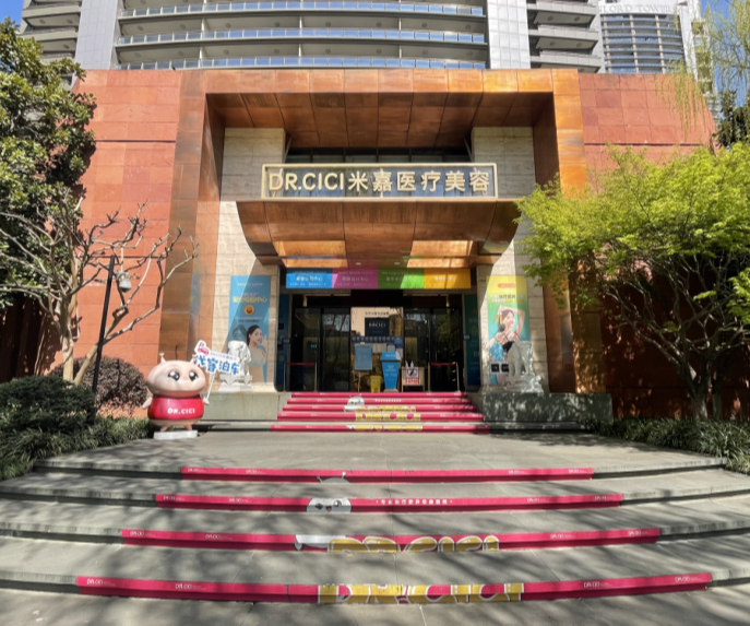 南京丰胸专家都有哪些，南京隆胸前三排名专家！附价格表