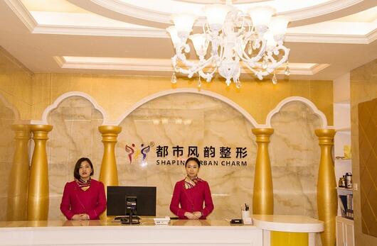 郑州都市风韵李广萍做眼睛和鼻子整形之后的样子来啦~价格表来袭