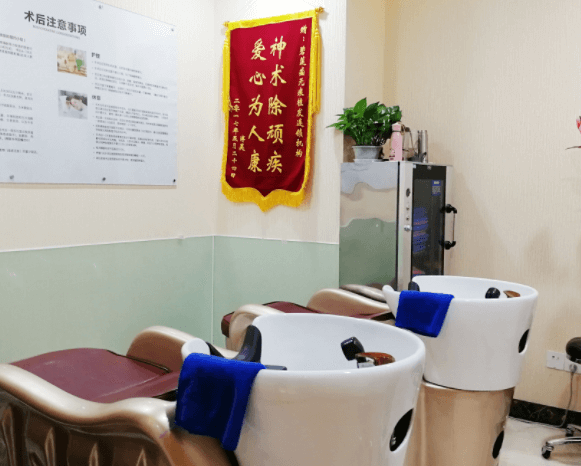 北京碧莲盛植发多少钱？价格表及医生介绍，价格贵吗？(图2)