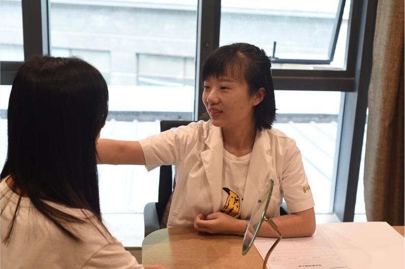 重庆鹏爱医疗美容邹礼西医医生做隆鼻技术好不？价格区间在多少？