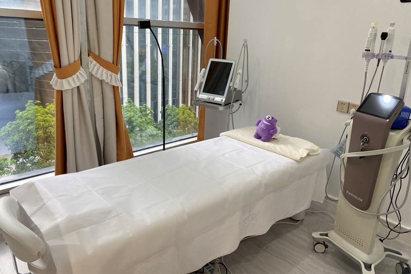 深圳较好的隆鼻专家：李信锋（案例价格预约）隆鼻费用多少钱