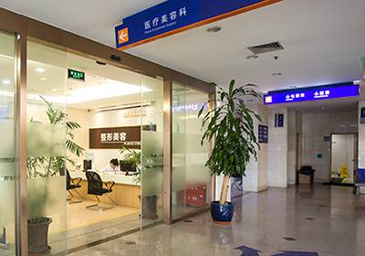 上海东方医院牙齿根管治疗价格表：300元至2000元不等(图2)