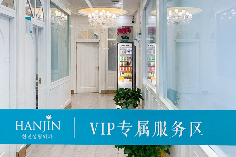 昆明隆胸专家前十名汇总(昆明隆胸医生排名)
