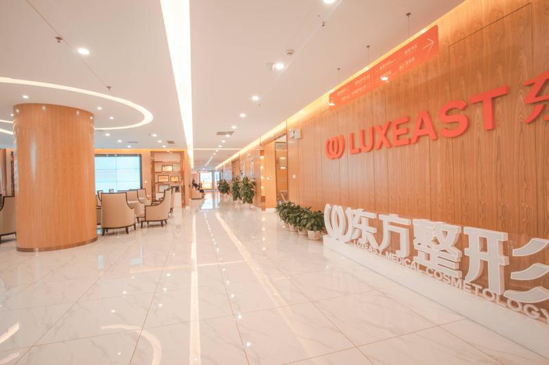 南宁东方医疗美容医院双下巴抽脂价格表，2025元起实现美丽蜕变！