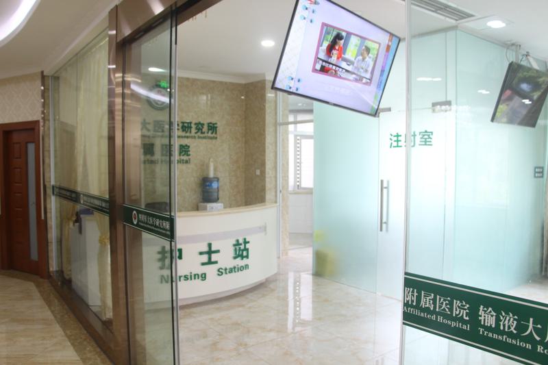 成都玻尿酸隆鼻医院哪家好 军大丨铜雀台丨华美紫馨口碑好 价格也不贵(图1)