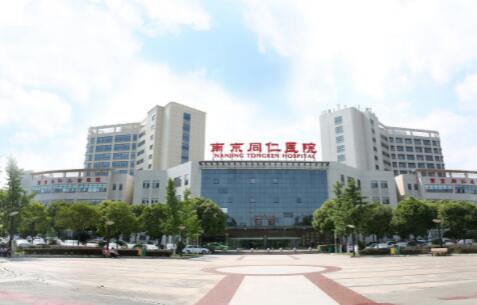 南京乳房下垂矫正哪家正规医院好？康美正规且价格合理(图2)