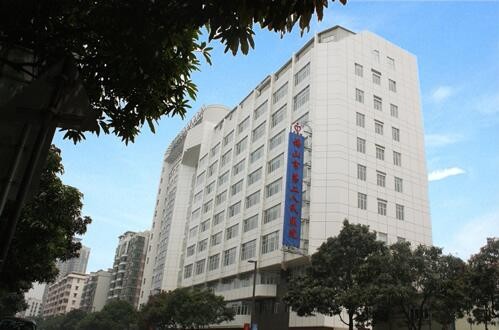 佛山市第二人民医院医学美容科隆鼻手术价格表，价格20250元起，技术优势解析