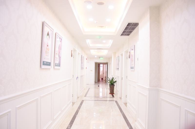 重庆整形医院排名前八解析：如何选择正规磨骨医院，时光、华美等推荐