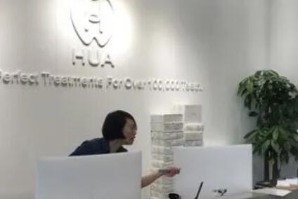 长春市镶牙哪个医院好？长春这几家镶牙性价比高。超龙、华植、拜博口腔镶牙价格便宜又好