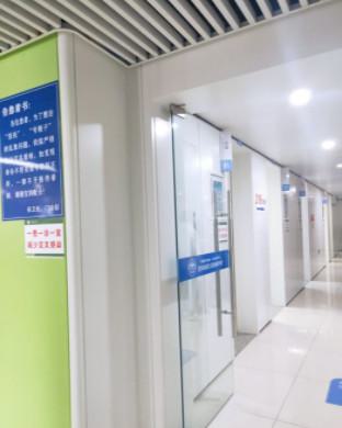 重庆当代整形美容医院黄洁整形技术如何？真人做祛痣手术过程及术后效果反馈