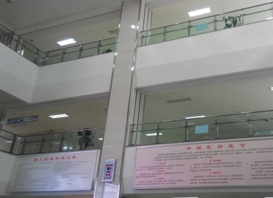 云南省第二人民医院口腔科治疗怎么样？费用多少？效果好不好？(图1)
