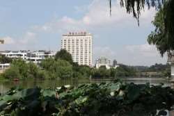 南京医科大学第二附属医院口腔整形专家介绍，2025价目表曝光~ 纯钛烤瓷牙7186起