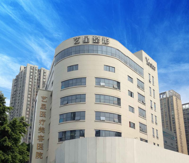 重庆艺星医疗朱家旭做假体隆胸前后过程介绍~医院收费标准多少