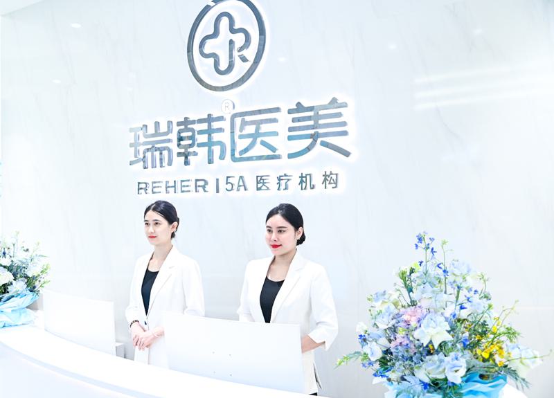 海口双眼皮整形：选择专业机构实现美丽蜕变