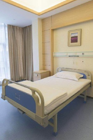 重庆联合丽格美容医院党宁做去眼袋效果如何？医院收费费用多少